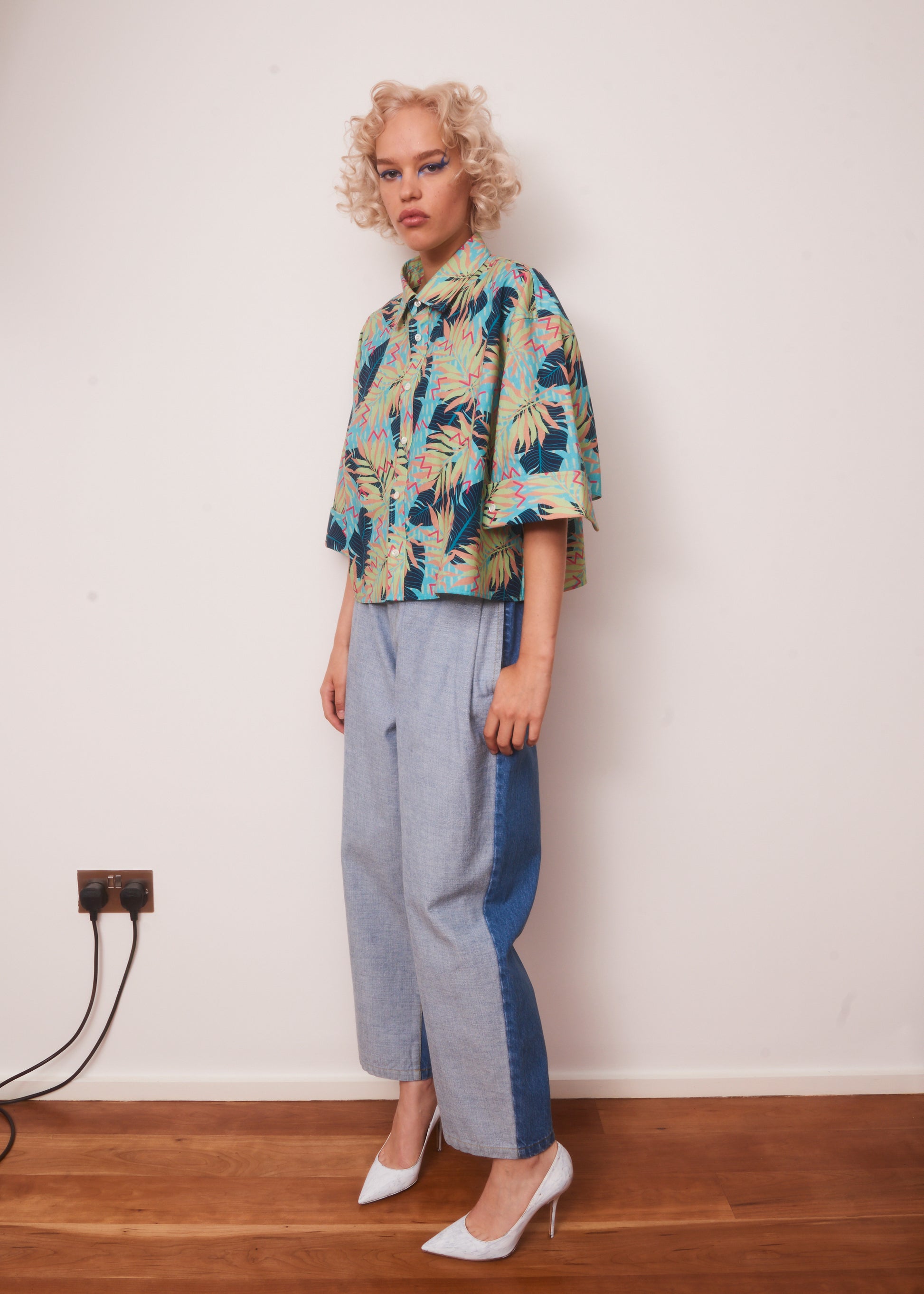 Vinti Andrews Oversize Crop Shirt